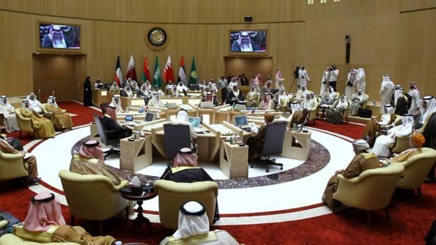 يضم مجلس التعاون الخليجي ست دول: السعودية والكويت والإمارات وقطر والبحرين وعمان.
